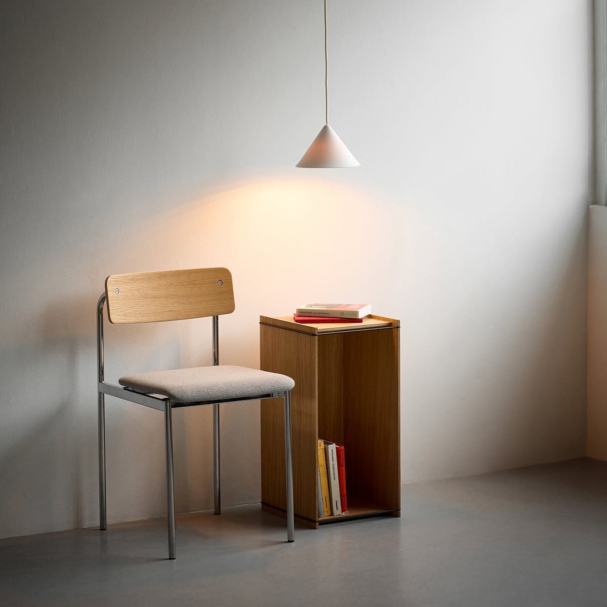 MOEBE Offset Chair PP Chrome Oak Re Wool 128 High Res 02 OCCHOOAREW128 MOEBE Offset Chair PP Chrome Oak Re Wool 128 High Res 02 OCCHOOAREW128
