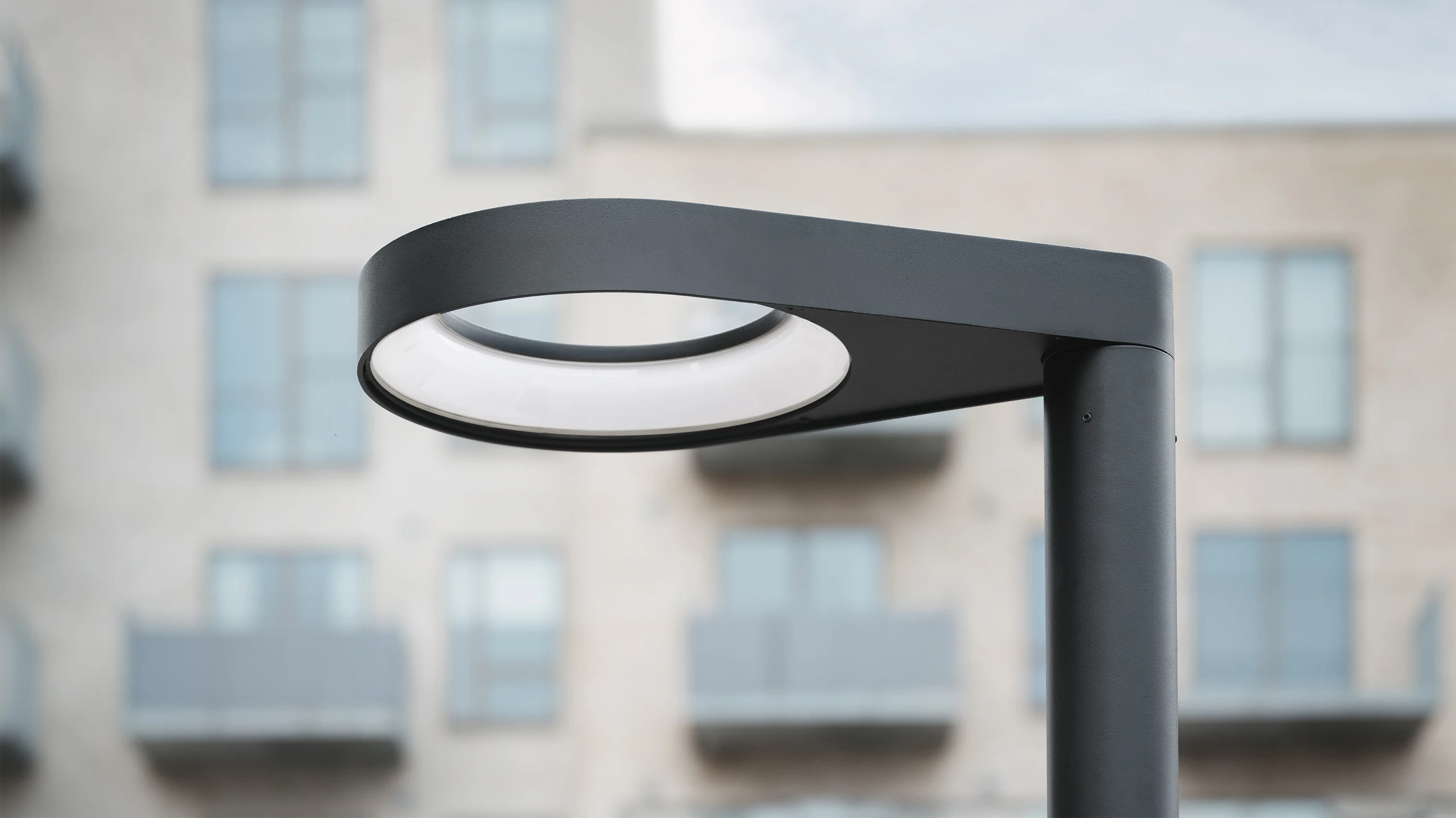 OTTO L1700 post light designed by Johannes Lindner photo by Jacob Due OTTO L1700 parklampe photobyJacobDue 1