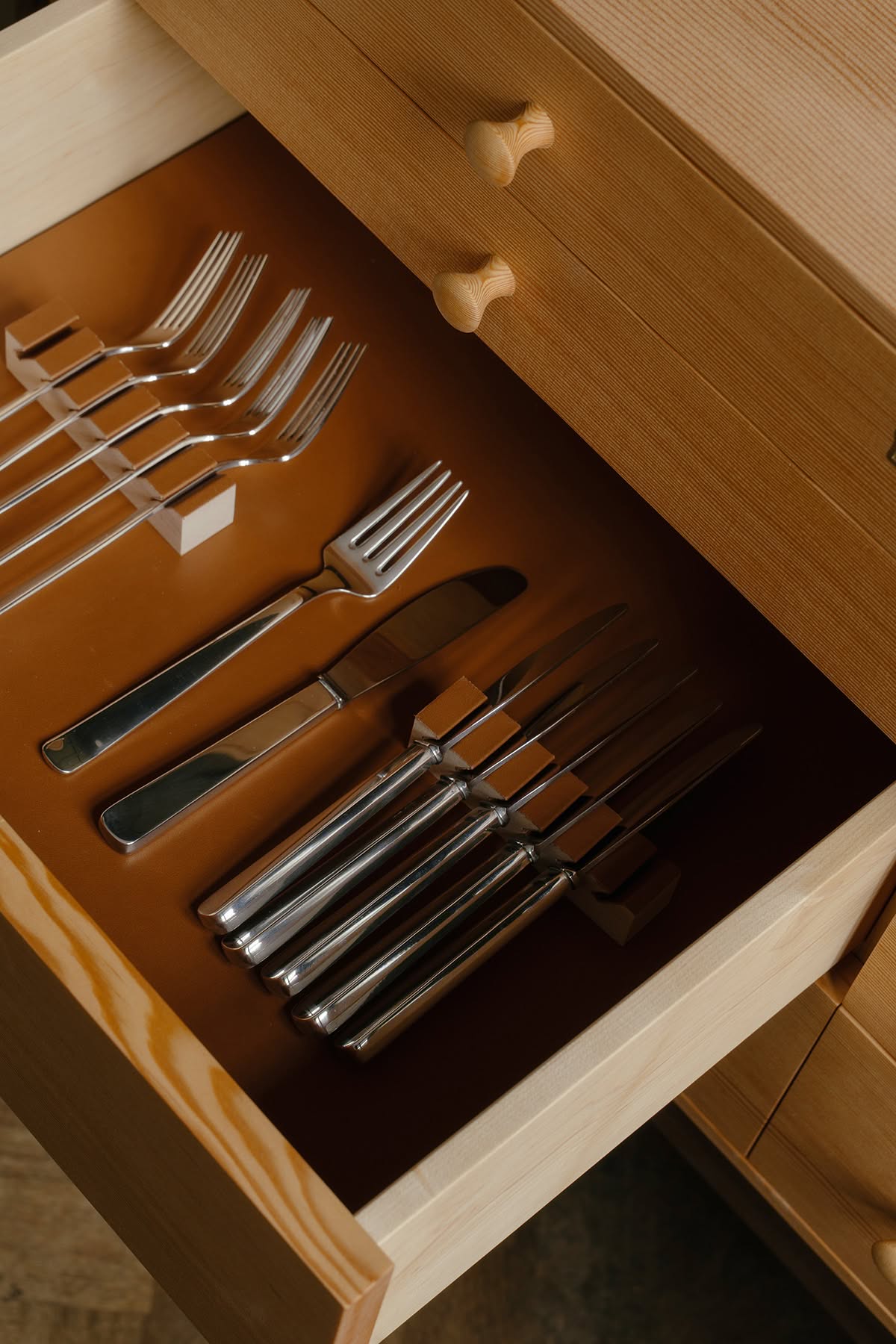 The Silverware Cabinet Oregon pine Walnut12 The Silverware Cabinet Oregon pine Walnut12