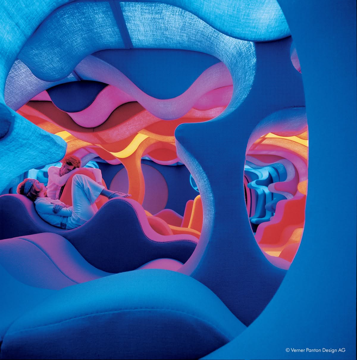 Verner Panton, »Fantasy Landscape«, installation view of the »Visiona II« exhibition, International Furniture Fair Cologne, 1970 © Verner Panton Design AG