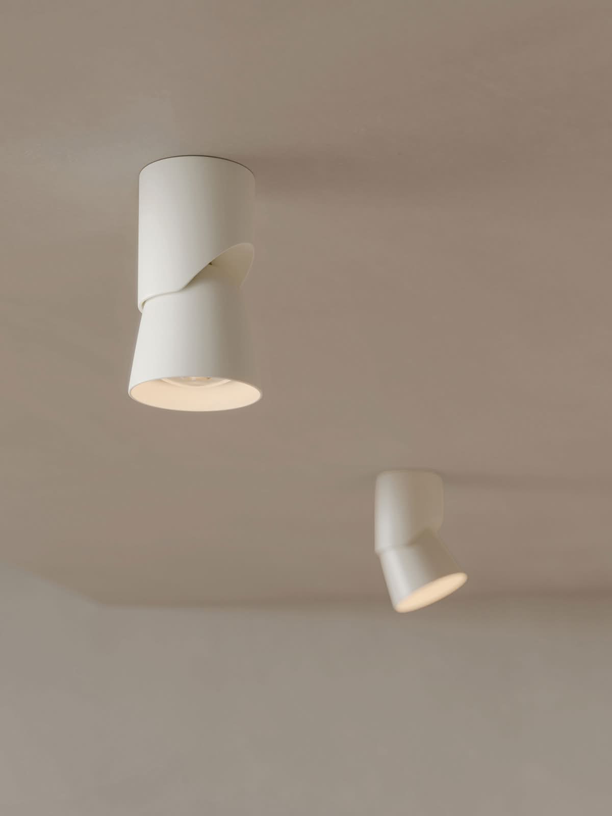 Cast is a compact spotlight system defined by a magnetic, interchangeable lens that allows beam angles to be switched with precision and ease. 722469133 18548264842074585 8793266131688170876 n