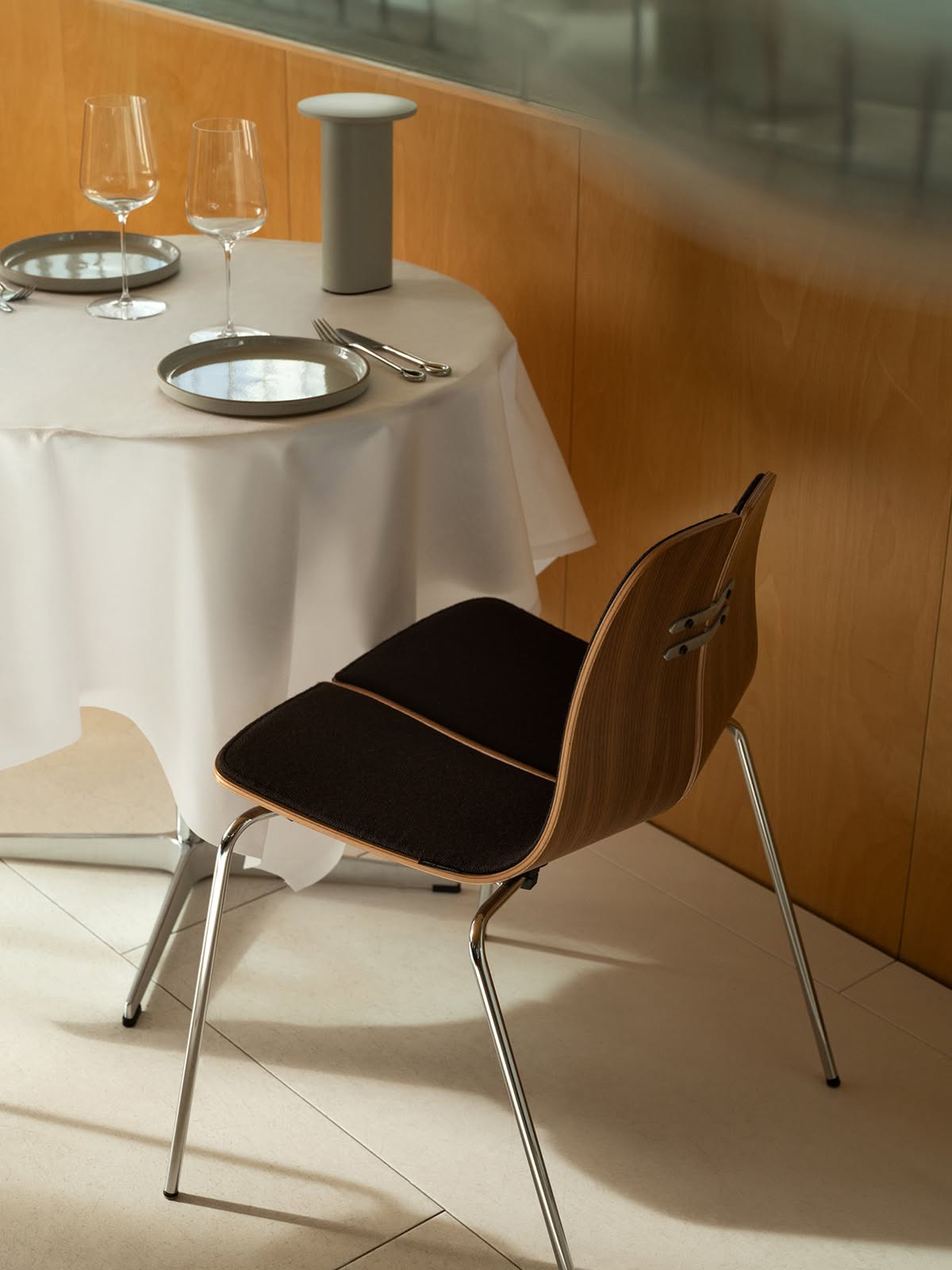 PK3™ introduction of front upholstery by Poul Kjærholm for Fritz